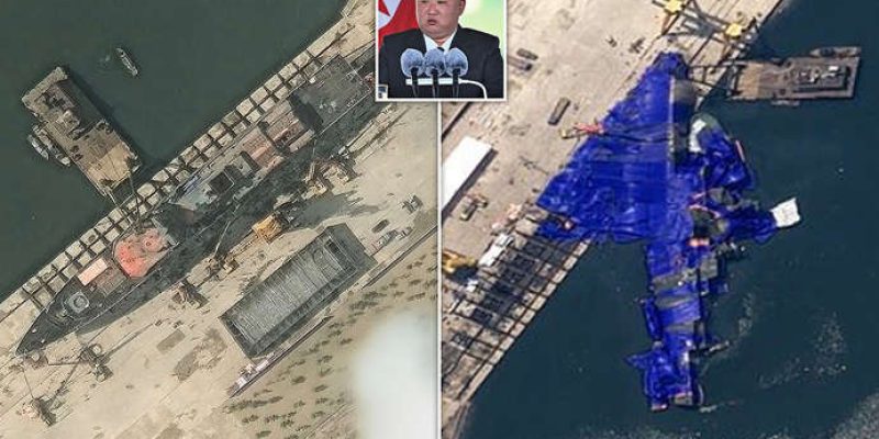 Imágenes de un buque de guerra norcoreano aparentemente cubierto con una lona tras volcar y hundirse frente al dictador Kim Jong Un. Imágenes satelitales parecen mostrar al destructor naval languideciendo de costado junto al muelle donde se había celebrado una ceremonia de botadura.