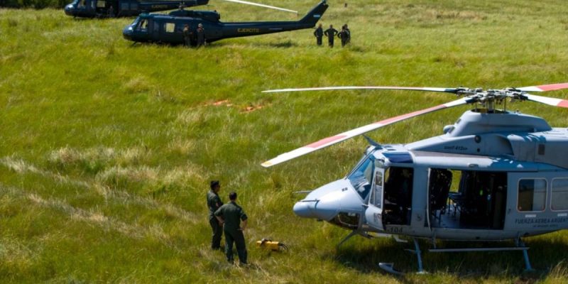 Helicópteros del Ejército y Fuerza Aérea argentinos en el lugar de firma del acuerdo. (MINDEF)