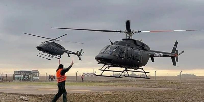 Aterrizaje en suelo argentino de los dos helicópteros provenientes de Estados Unidos. (foto: MINDEF)
