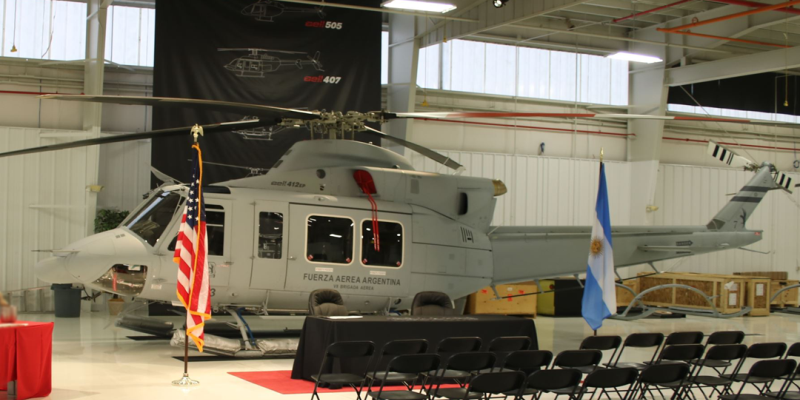 presentacion-en-los-eeuu-del-primero-de-los-cuatro-helicopteros